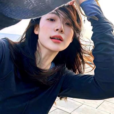 海边的白房子 海报