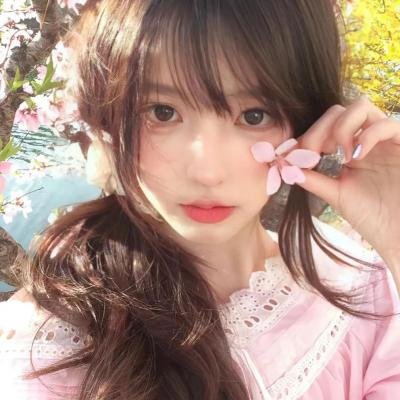 抽象画中的越南少女 海报